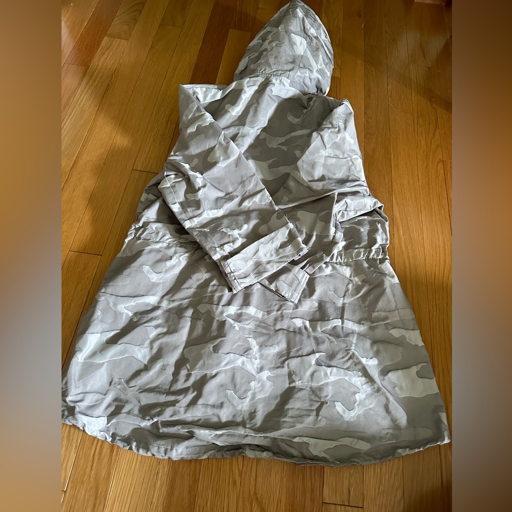 Chico’s Zenergy camo embossed anorak jacket grey size 0 = 4/6. NWT - Picture 5 of 8